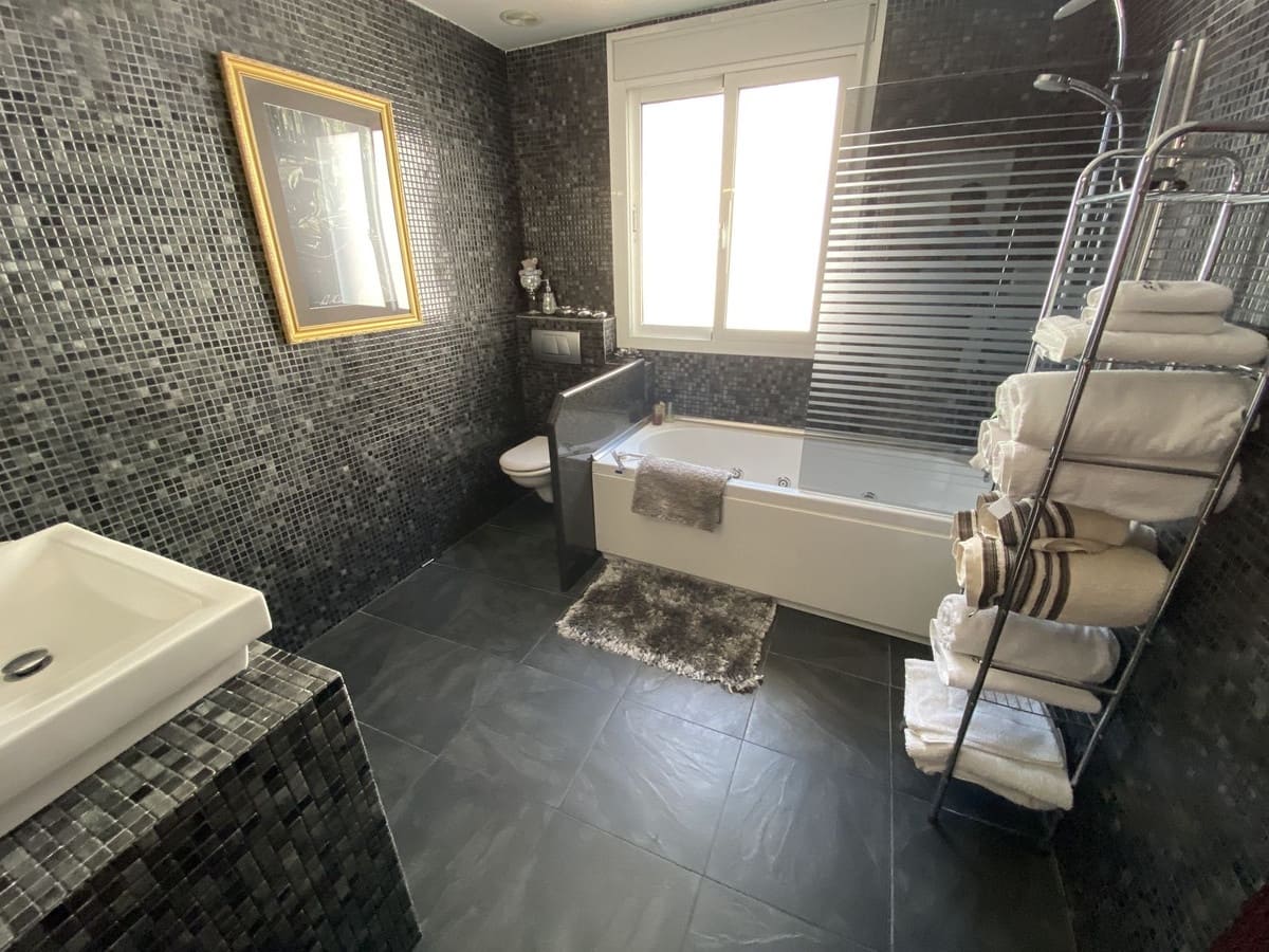 5 slaapkamer Villa te koop in Torremolinos met zwembad garage - € 1.150.000 (Ref: 9540210)