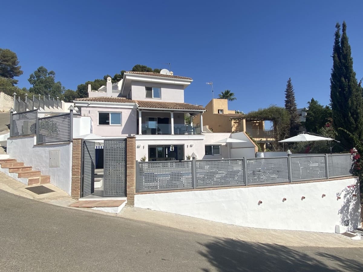 5 slaapkamer Villa te koop in Torremolinos met zwembad garage - € 1.150.000 (Ref: 9540210)