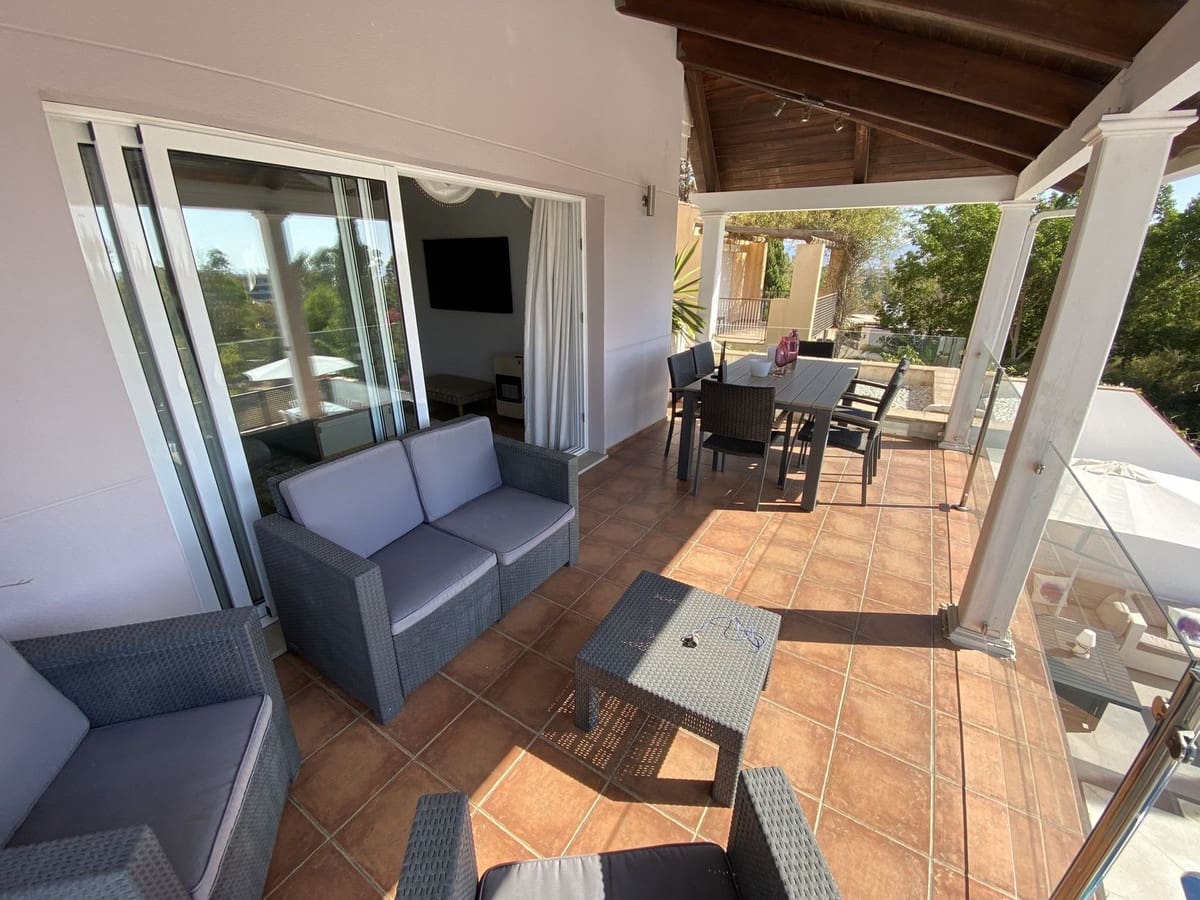 5 slaapkamer Villa te koop in Torremolinos met zwembad garage - € 1.150.000 (Ref: 9540210)