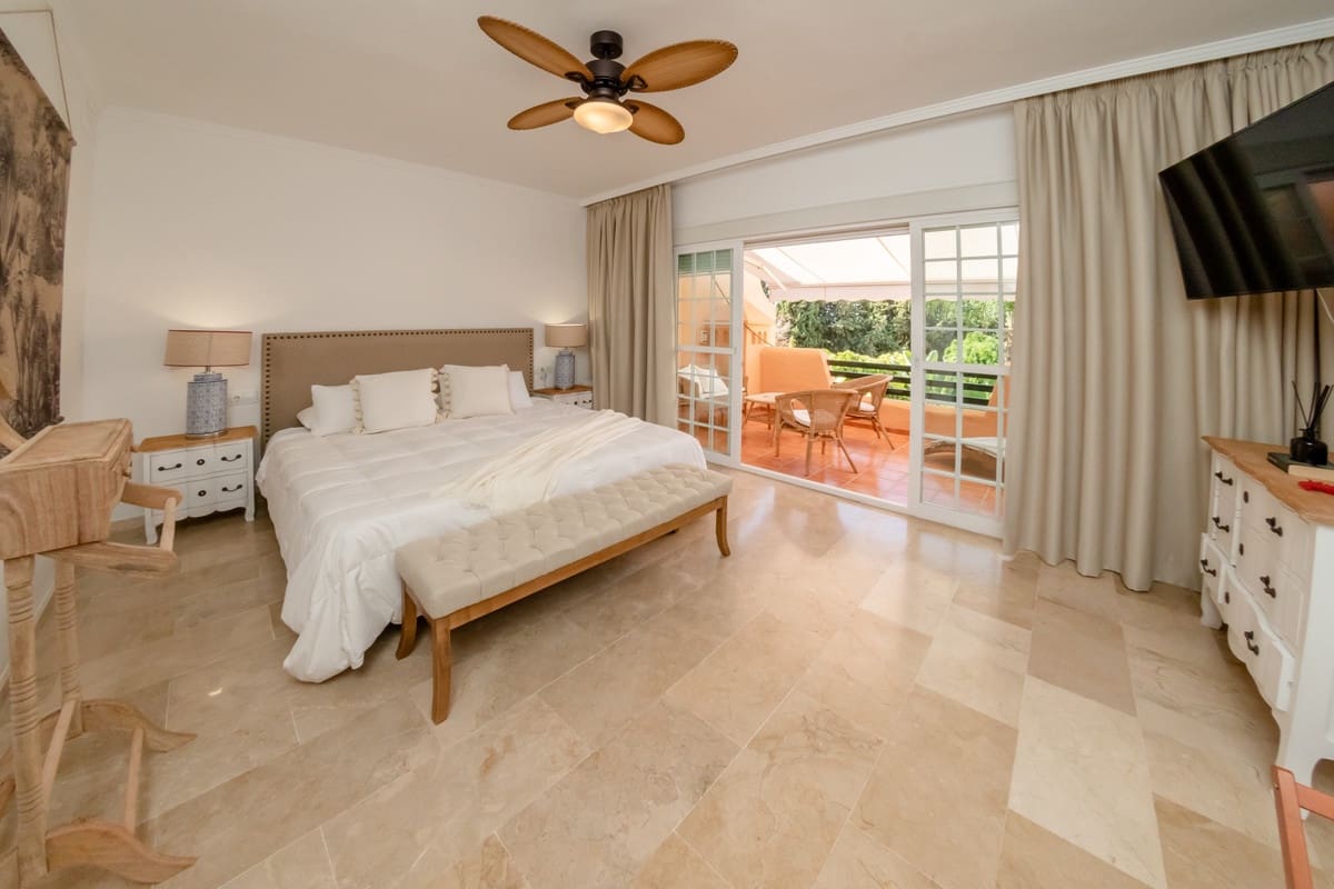 3 quarto Moradia Geminada para venda em Marbella - 1 165 000 € (Ref: 9540215)