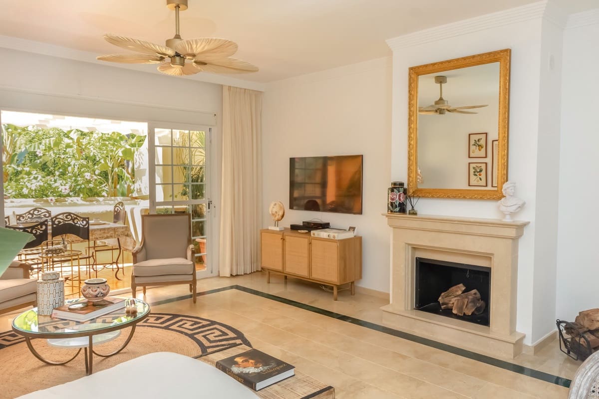 3 quarto Moradia Geminada para venda em Marbella - 1 165 000 € (Ref: 9540215)