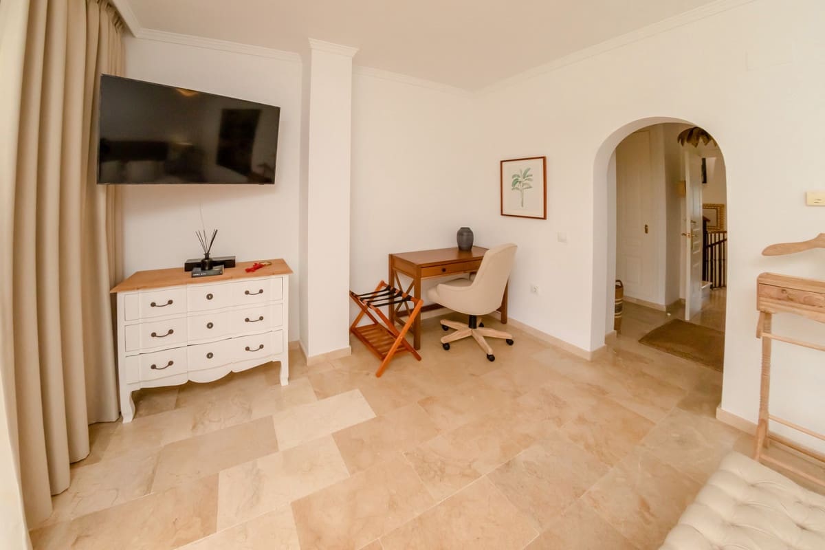 3 quarto Moradia Geminada para venda em Marbella - 1 165 000 € (Ref: 9540215)