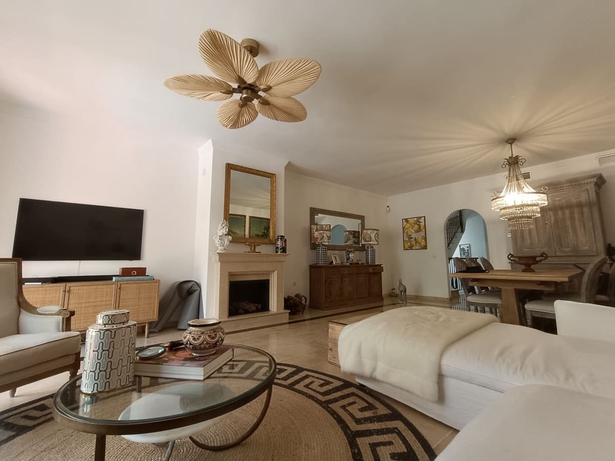 3 quarto Moradia Geminada para venda em Marbella - 1 165 000 € (Ref: 9540215)