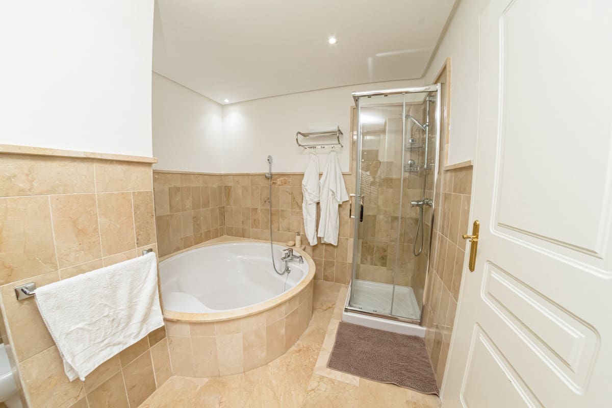 3 quarto Moradia Geminada para venda em Marbella - 1 165 000 € (Ref: 9540215)