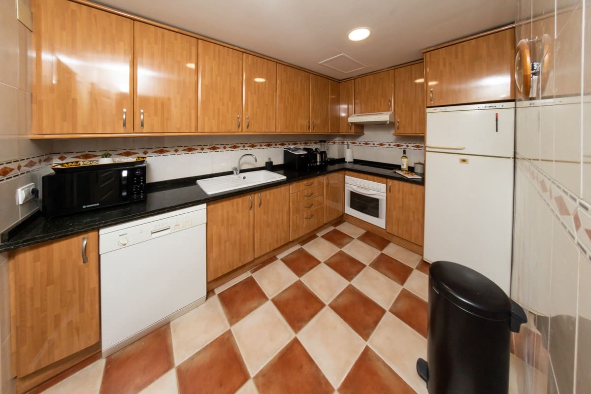 3 quarto Moradia Geminada para venda em Marbella - 1 165 000 € (Ref: 9540215)