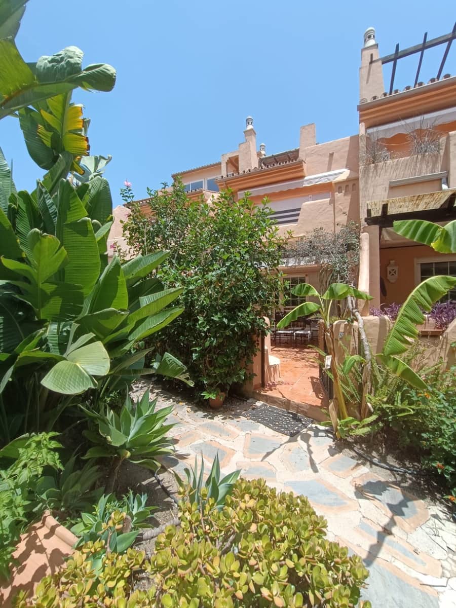 3 quarto Moradia Geminada para venda em Marbella - 1 165 000 € (Ref: 9540215)
