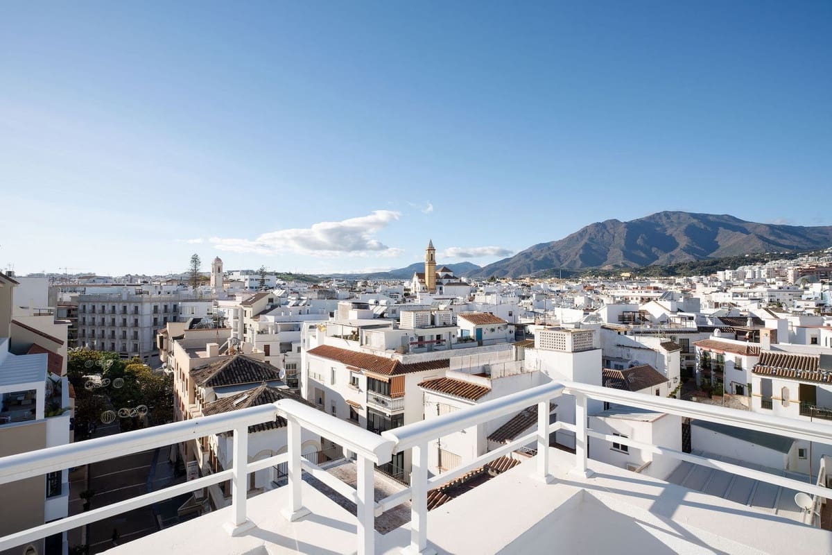 Ático de 3 habitaciones en Estepona en venta - 1.175.000 € (Ref: 9540217)