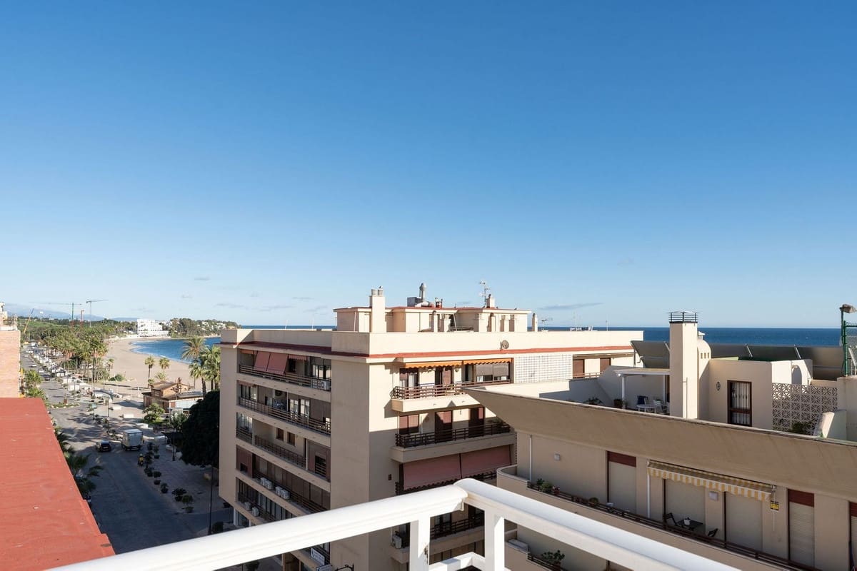 Ático de 3 habitaciones en Estepona en venta - 1.175.000 € (Ref: 9540217)
