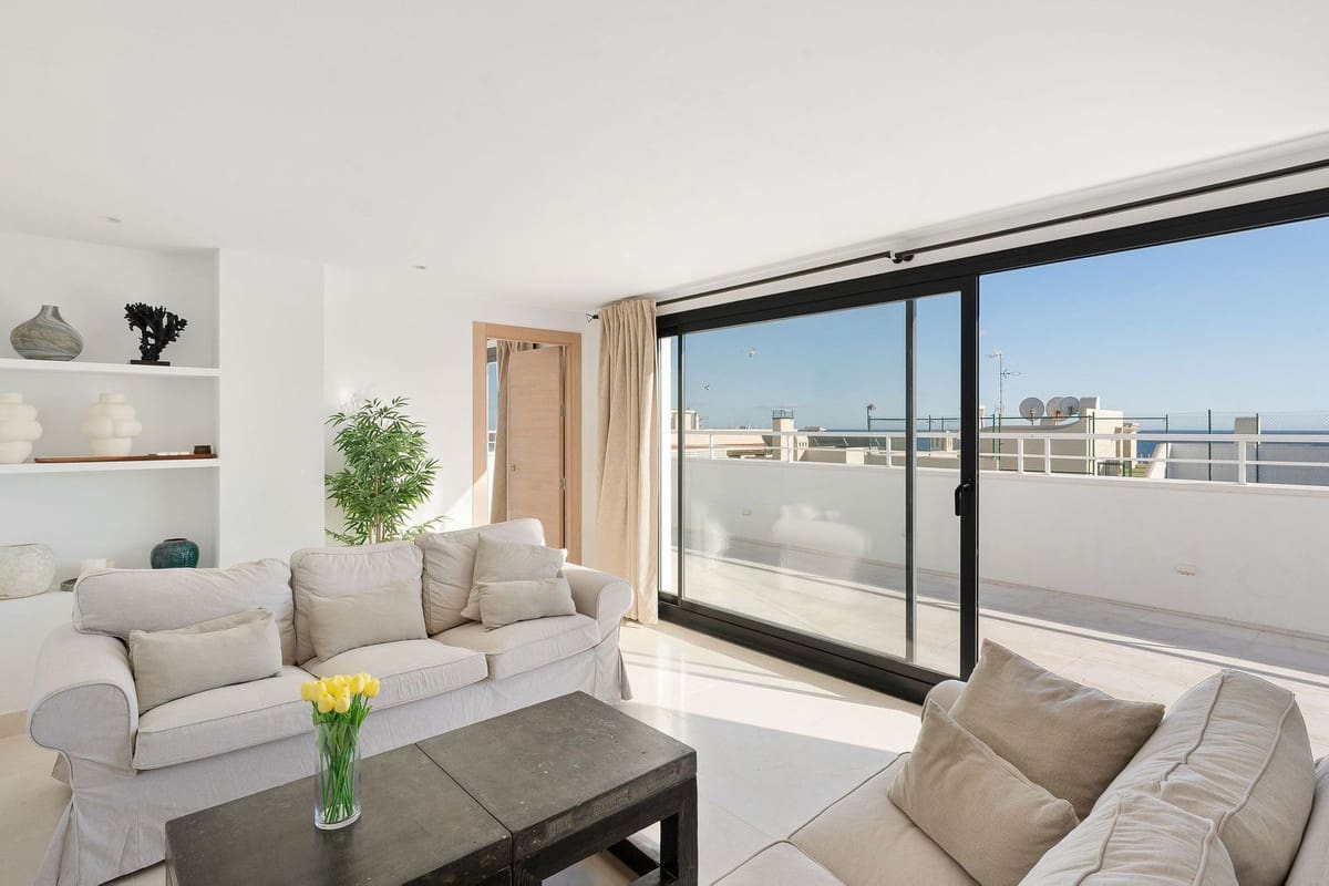 Ático de 3 habitaciones en Estepona en venta - 1.175.000 € (Ref: 9540217)