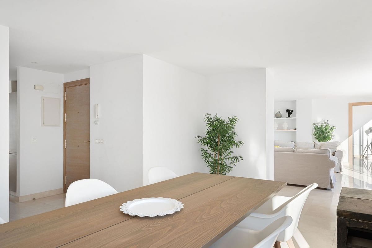 Ático de 3 habitaciones en Estepona en venta - 1.175.000 € (Ref: 9540217)