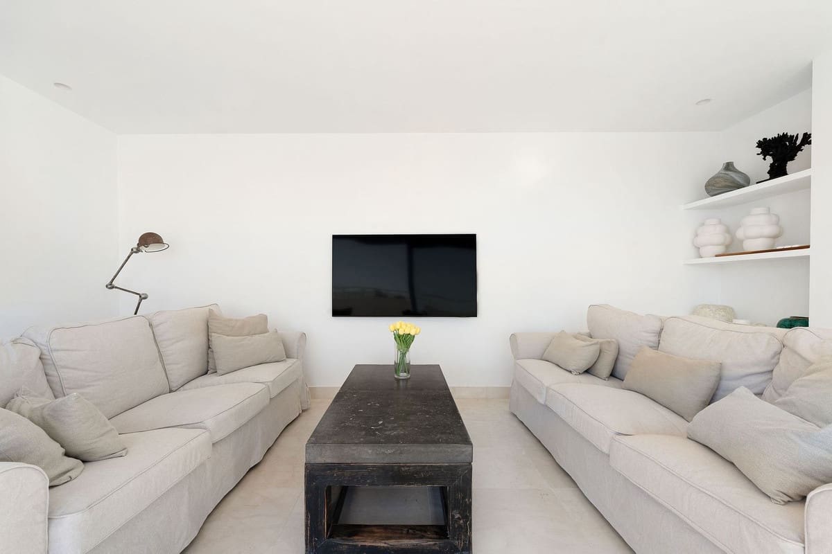 Ático de 3 habitaciones en Estepona en venta - 1.175.000 € (Ref: 9540217)