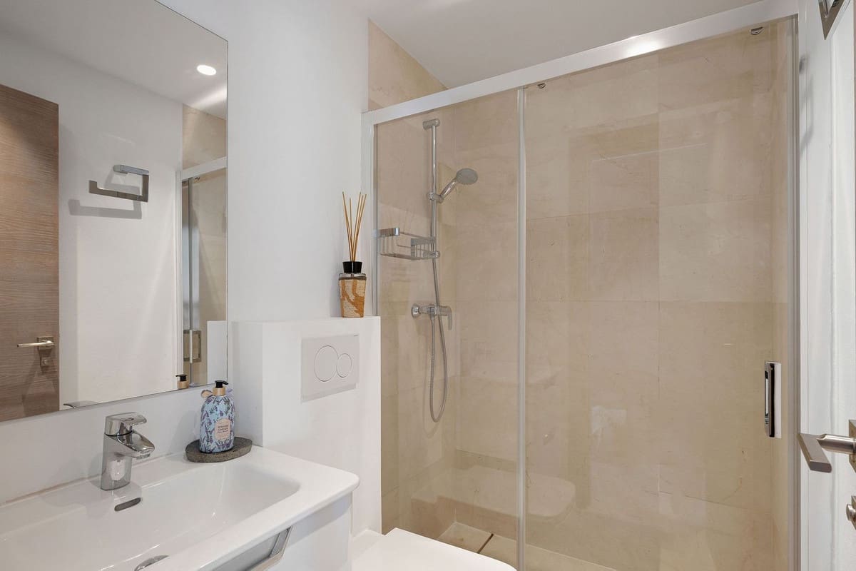 Ático de 3 habitaciones en Estepona en venta - 1.175.000 € (Ref: 9540217)