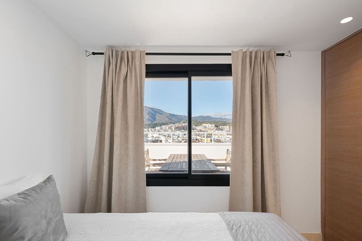 Ático de 3 habitaciones en Estepona en venta - 1.175.000 € (Ref: 9540217)