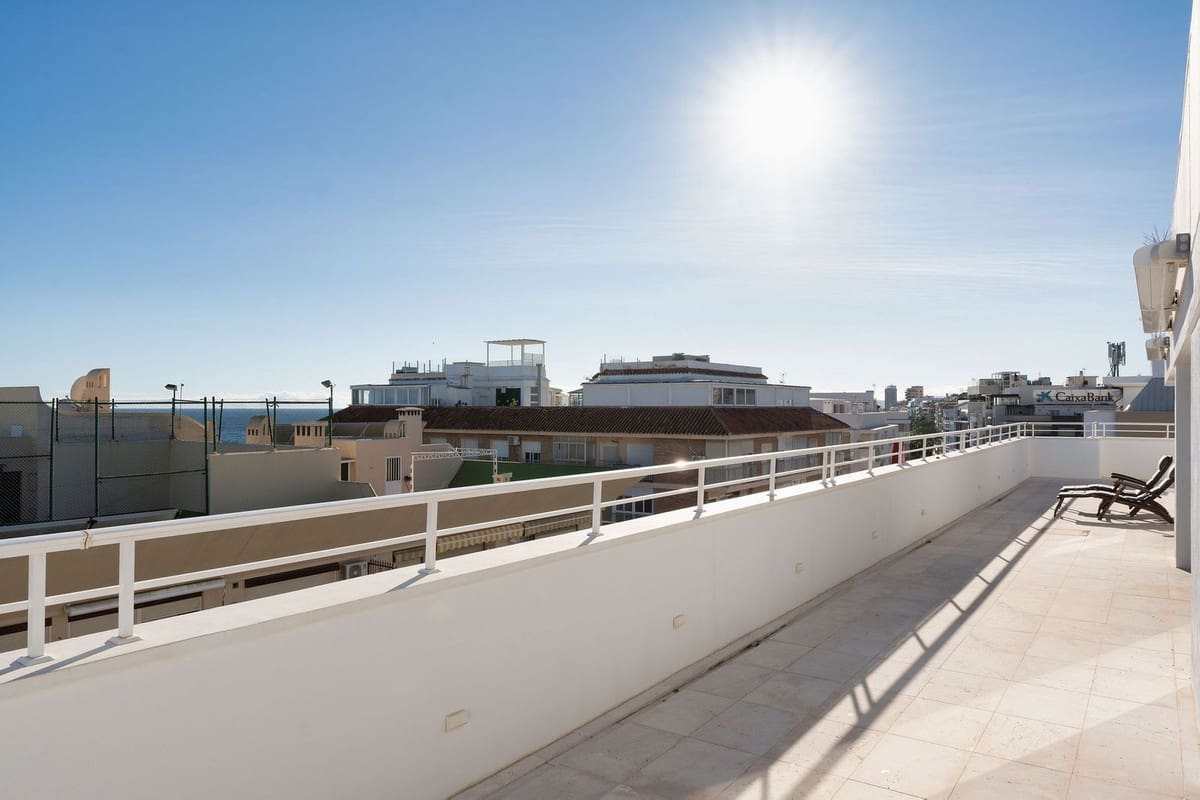 Ático de 3 habitaciones en Estepona en venta - 1.175.000 € (Ref: 9540217)