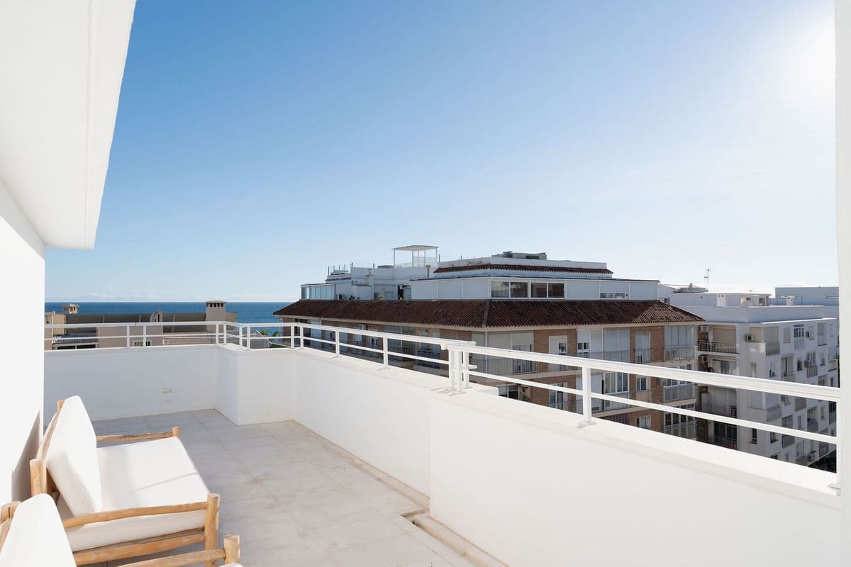 Ático de 3 habitaciones en Estepona en venta - 1.175.000 € (Ref: 9540217)