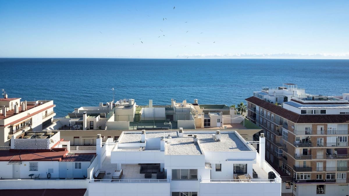 Ático de 3 habitaciones en Estepona en venta - 1.175.000 € (Ref: 9540217)