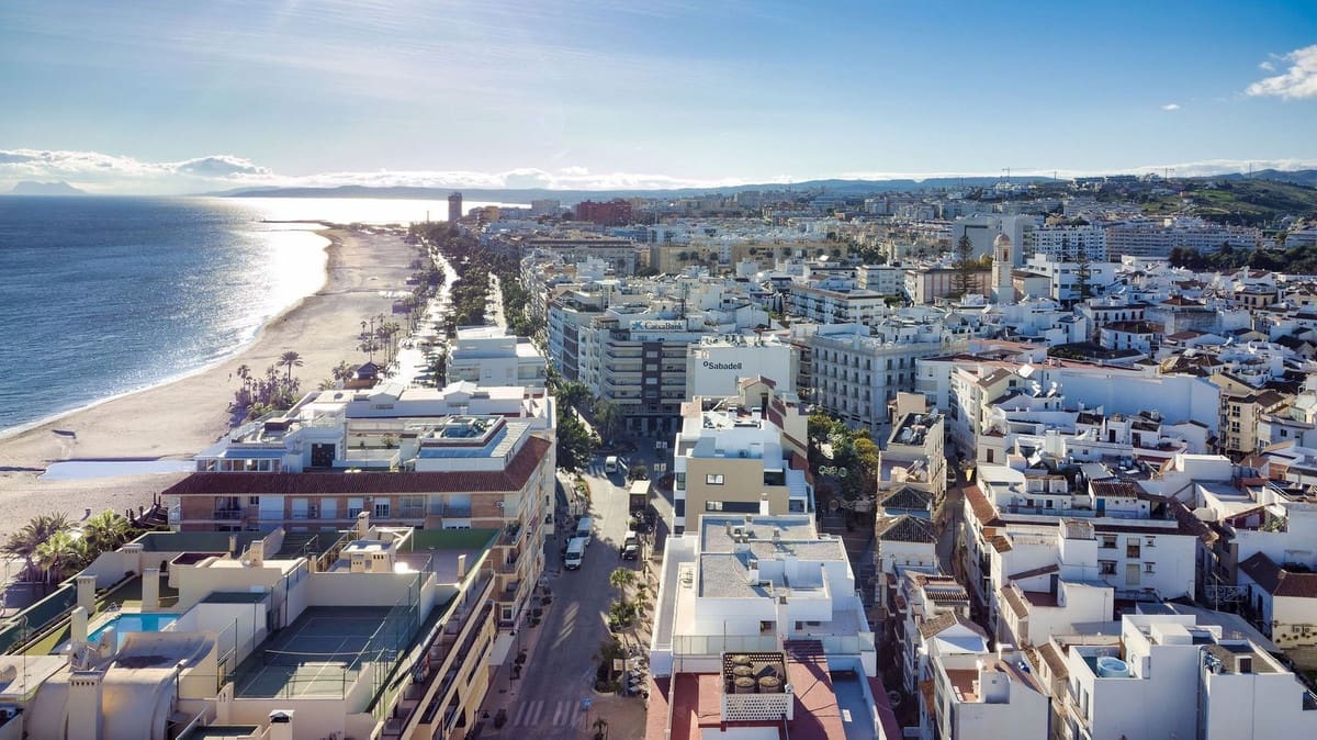 Ático de 3 habitaciones en Estepona en venta - 1.175.000 € (Ref: 9540217)