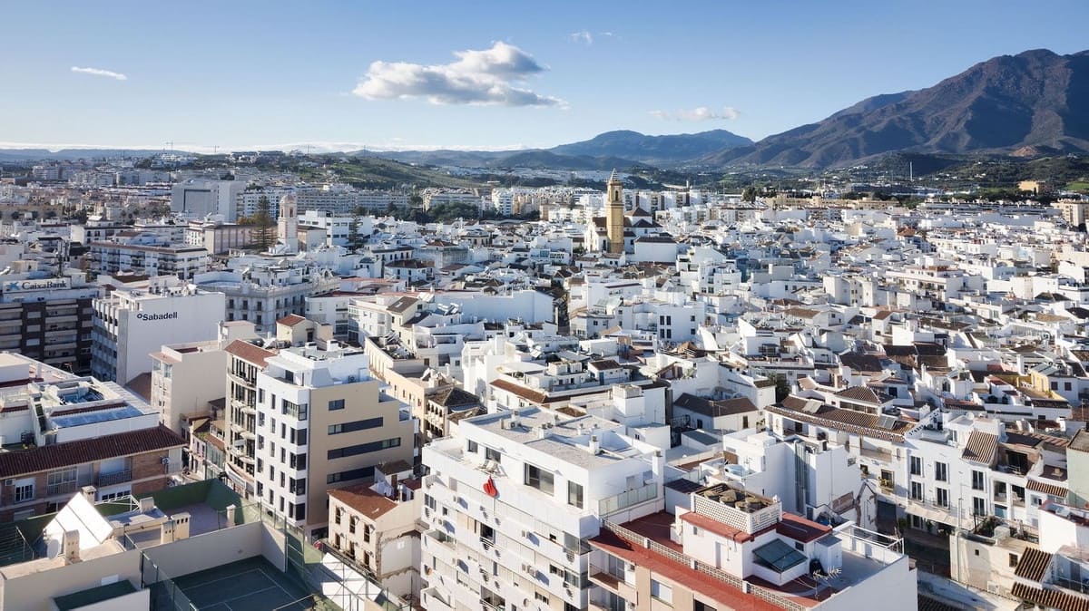 Ático de 3 habitaciones en Estepona en venta - 1.175.000 € (Ref: 9540217)