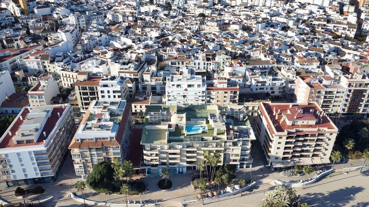 Ático de 3 habitaciones en Estepona en venta - 1.175.000 € (Ref: 9540217)
