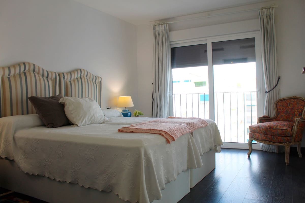 3 slaapkamer Penthouse te koop in Puerto Banus met zwembad - € 1.179.000 (Ref: 9540219)
