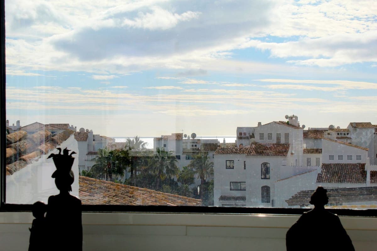 3 slaapkamer Penthouse te koop in Puerto Banus met zwembad - € 1.179.000 (Ref: 9540219)