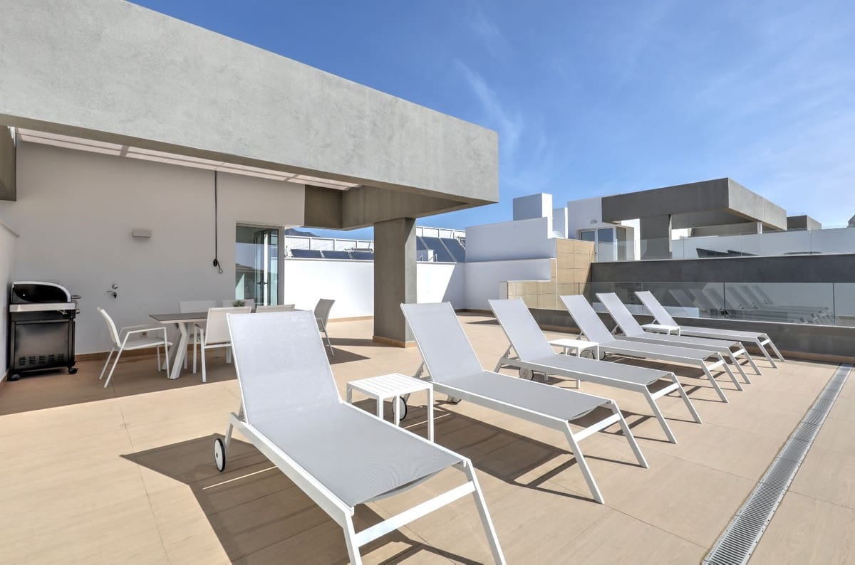 3 soverom Penthouse til salgs i Nueva Andalucia med svømmebasseng garasje - € 1 185 000 (Ref: 9540220)