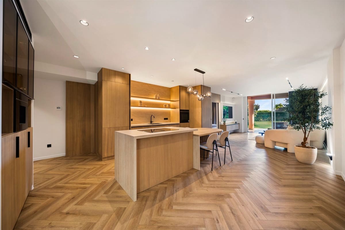 3 Zimmer Apartment zu verkaufen in Nueva Andalucia mit Pool - 1.190.000 € (Ref: 9540222)