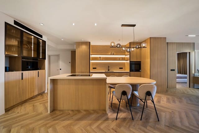 3 bedroom Apartment for sale in La Dama de Noche - La Alzambra, Marbella with pool - € 1,190,000 (Ref: 9540222)