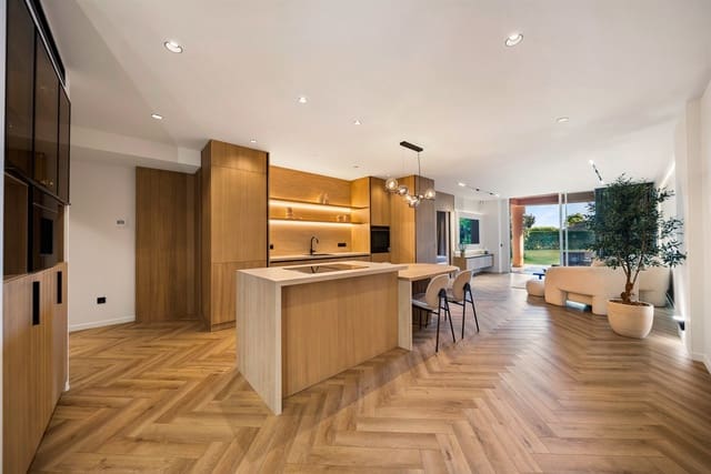 3 bedroom Apartment for sale in La Dama de Noche - La Alzambra, Marbella with pool - € 1,190,000 (Ref: 9540222)