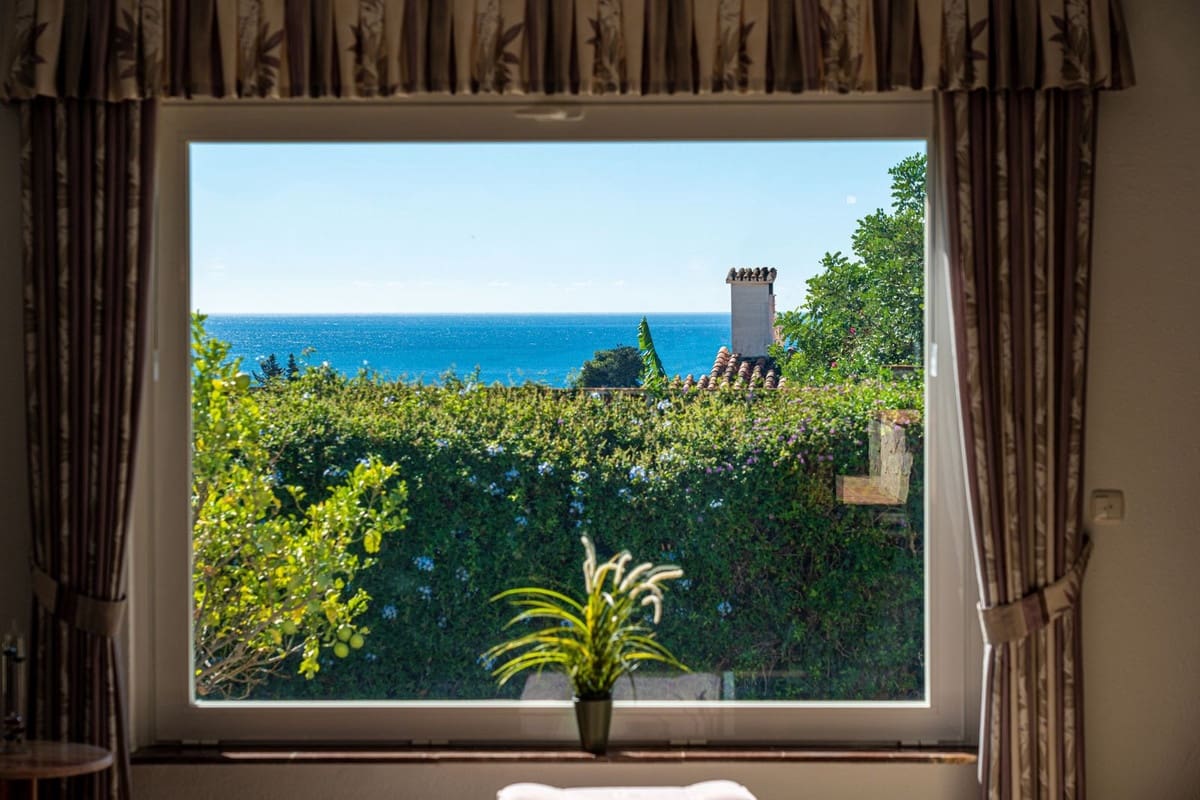 4 soveværelse Villa til salg i Benalmadena med swimmingpool garage - € 1.190.000 (Ref: 9540225)