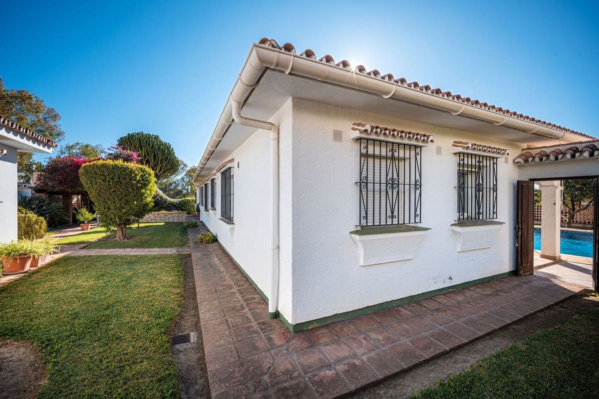 4 soveværelse Villa til salg i Benalmadena med swimmingpool garage - € 1.190.000 (Ref: 9540225)