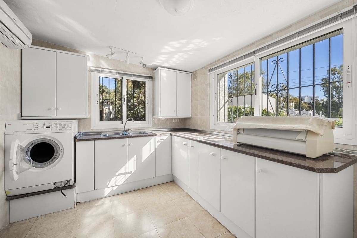 4 soveværelse Villa til salg i Benalmadena med swimmingpool garage - € 1.190.000 (Ref: 9540225)