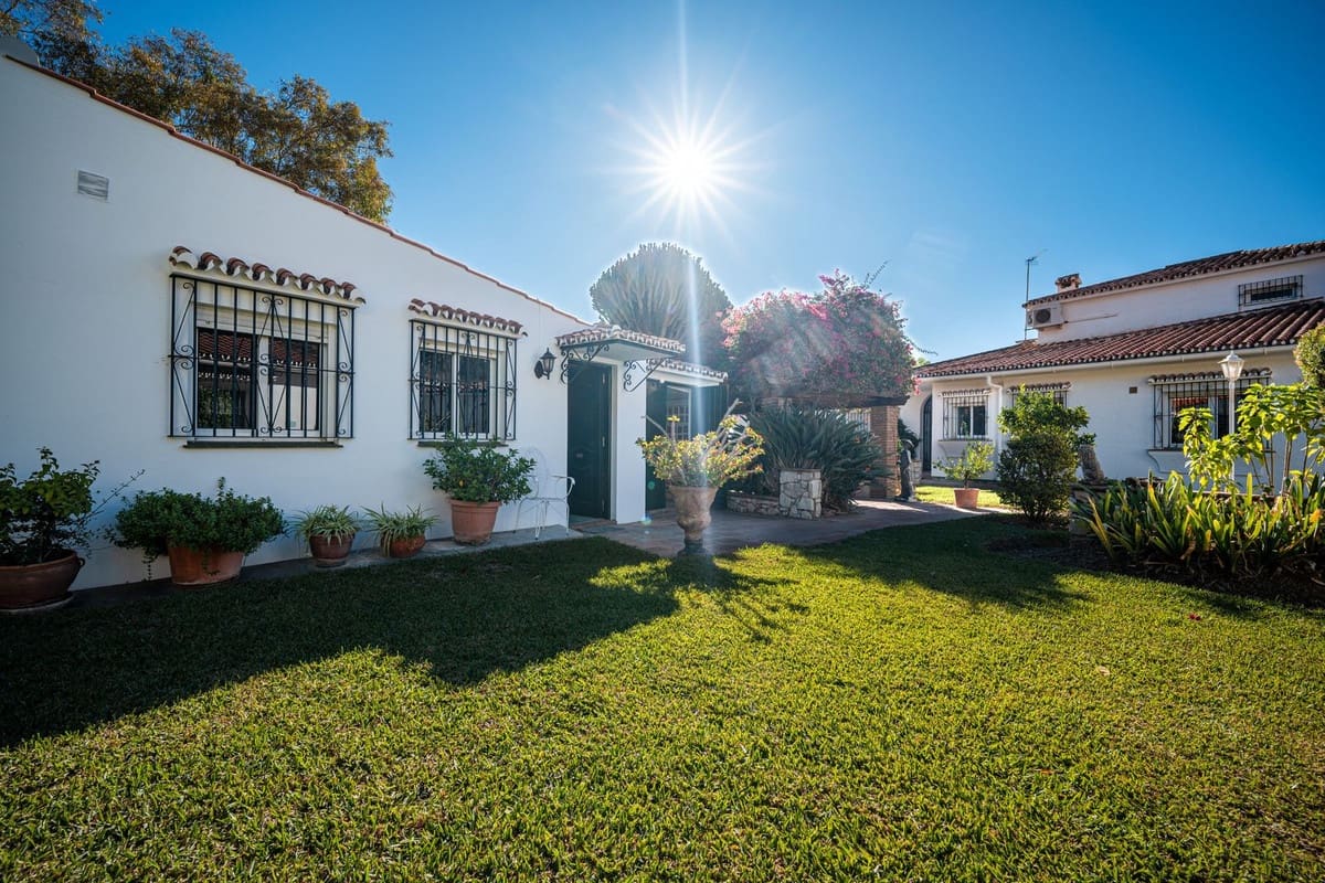 4 soveværelse Villa til salg i Benalmadena med swimmingpool garage - € 1.190.000 (Ref: 9540225)