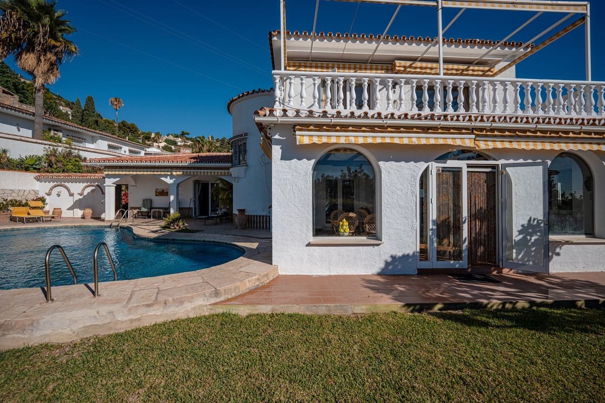4 soveværelse Villa til salg i Benalmadena med swimmingpool garage - € 1.190.000 (Ref: 9540225)