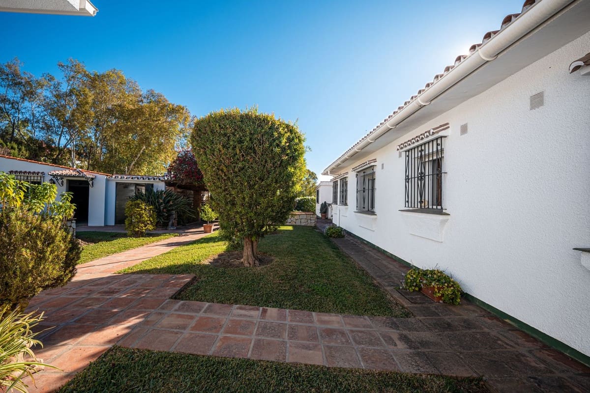 4 soveværelse Villa til salg i Benalmadena med swimmingpool garage - € 1.190.000 (Ref: 9540225)