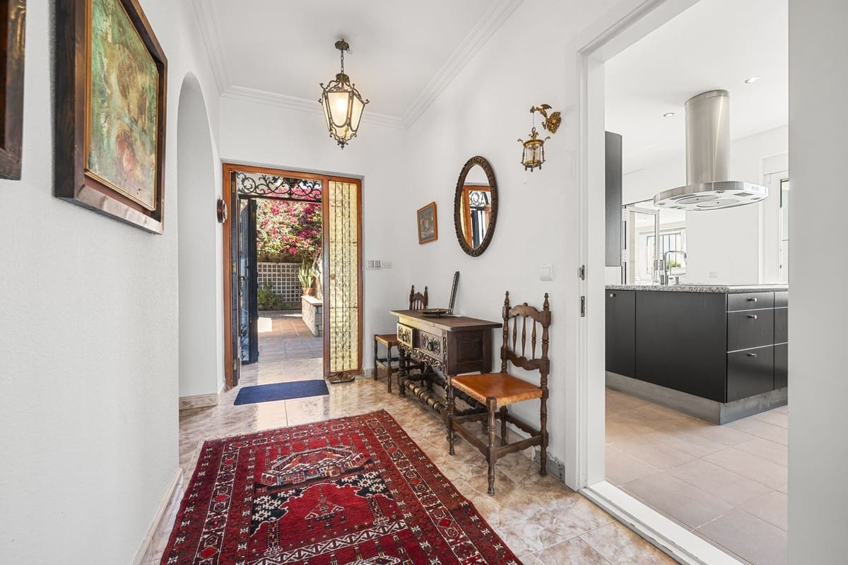 4 soveværelse Villa til salg i Benalmadena med swimmingpool garage - € 1.190.000 (Ref: 9540225)