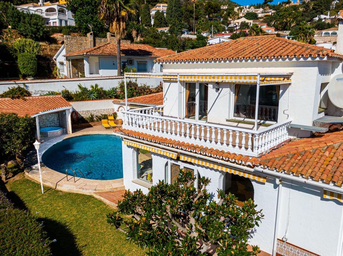 4 soveværelse Villa til salg i Benalmadena med swimmingpool garage - € 1.190.000 (Ref: 9540225)