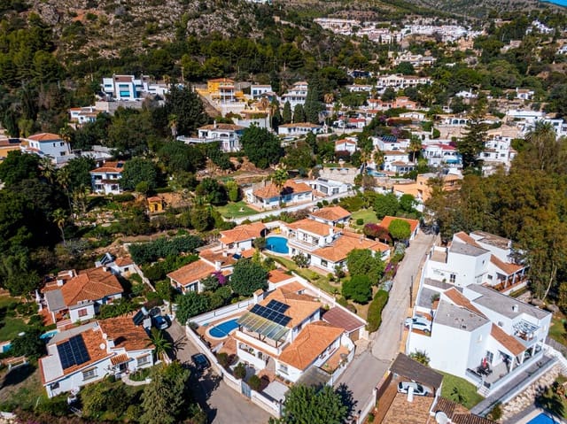 4 soveværelse Villa til salg i Montealto - Monterrey, Benalmádena med swimmingpool garage - € 1.190.000 (Ref: 9540225)