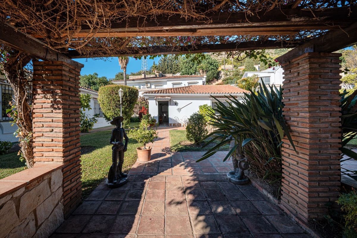 4 soveværelse Villa til salg i Benalmadena med swimmingpool garage - € 1.190.000 (Ref: 9540225)