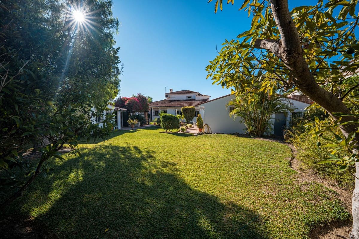 4 soveværelse Villa til salg i Benalmadena med swimmingpool garage - € 1.190.000 (Ref: 9540225)