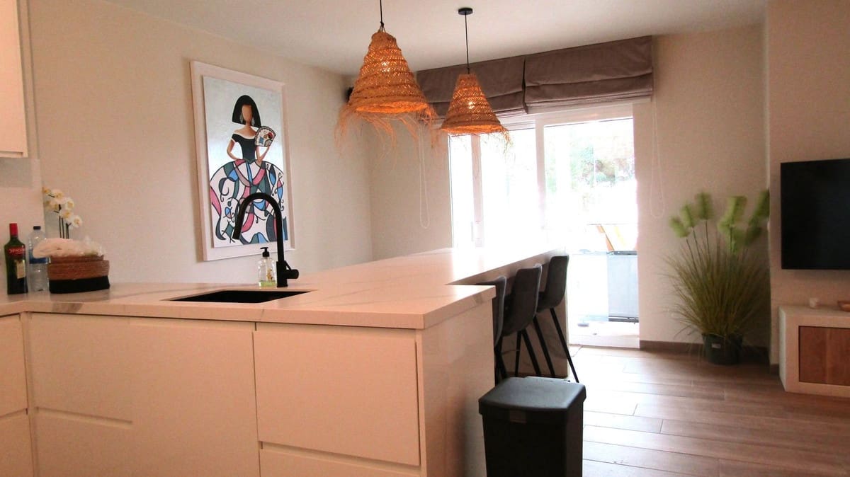 3 bedroom Apartment for sale in Calahonda with pool - € 1,195,000 (Ref: 9540229)