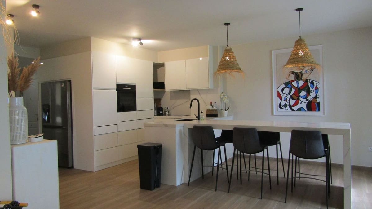 3 bedroom Apartment for sale in Calahonda with pool - € 1,195,000 (Ref: 9540229)