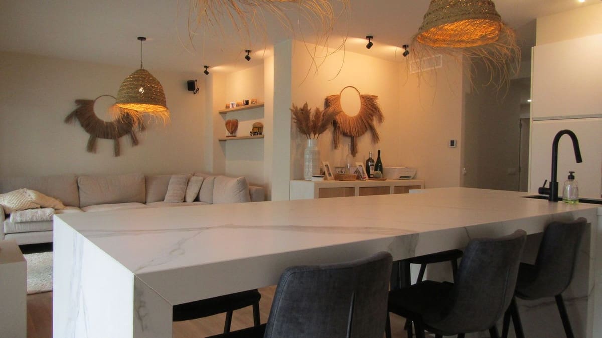 3 bedroom Apartment for sale in Calahonda with pool - € 1,195,000 (Ref: 9540229)