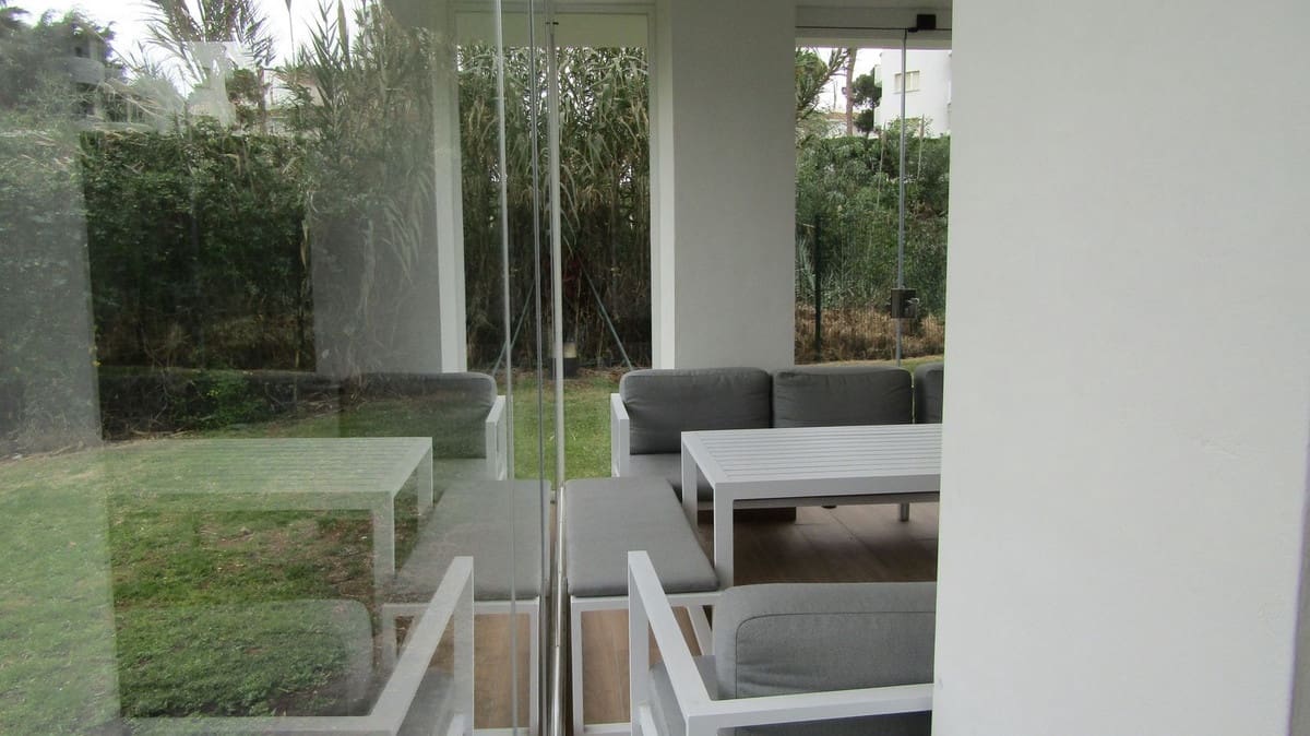 3 bedroom Apartment for sale in Calahonda with pool - € 1,195,000 (Ref: 9540229)