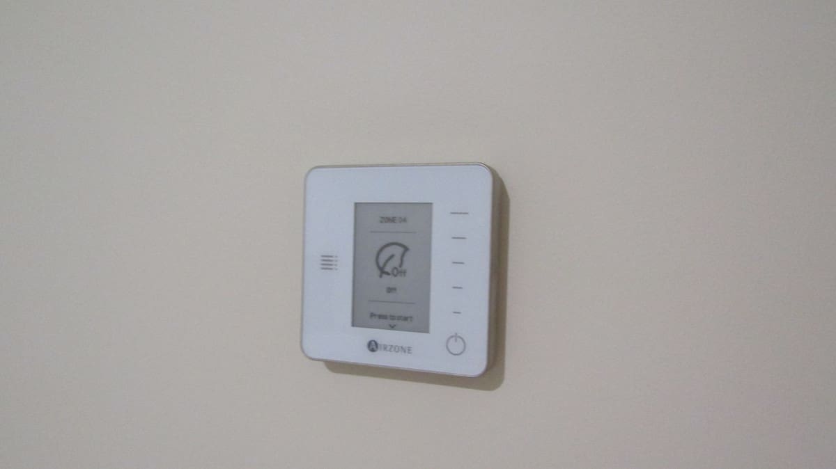 3 bedroom Apartment for sale in Calahonda with pool - € 1,195,000 (Ref: 9540229)