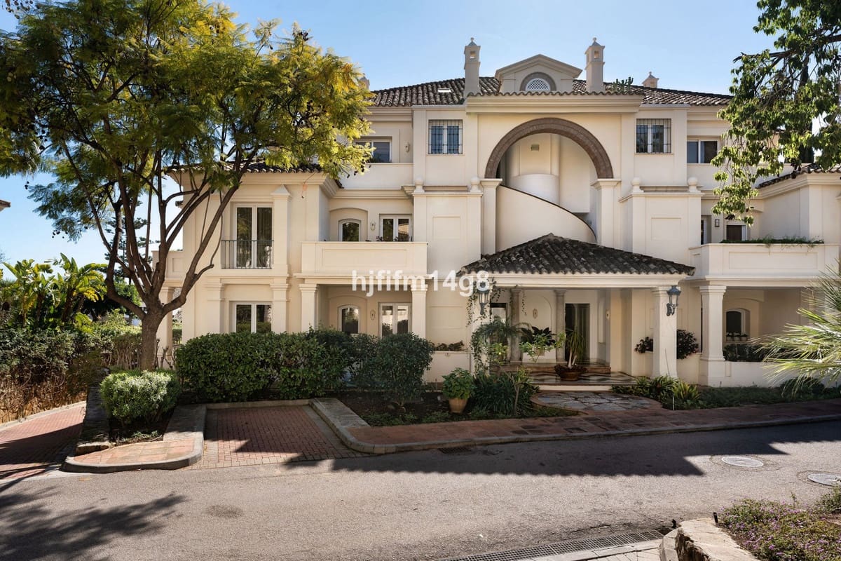 3 soverom Leilighet til salgs i Nueva Andalucia med svømmebasseng - € 1 195 000 (Ref: 9540230)