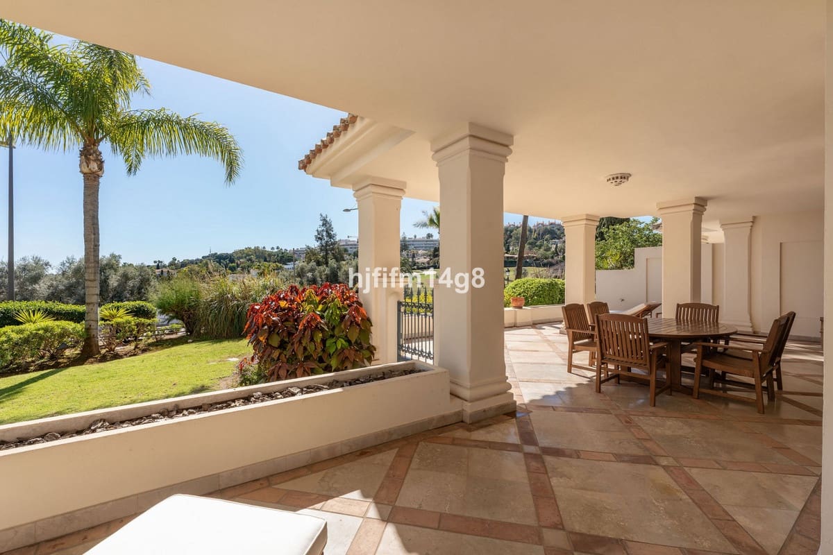 3 soverom Leilighet til salgs i Nueva Andalucia med svømmebasseng - € 1 195 000 (Ref: 9540230)