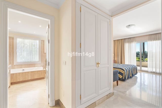 3 sovrum Lägenhet till salu i La Dama de Noche - La Alzambra, Marbella med pool - 1 195 000 € (Ref: 9540230)