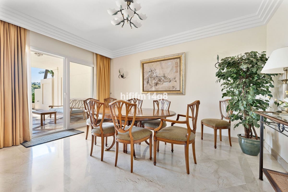 3 soverom Leilighet til salgs i Nueva Andalucia med svømmebasseng - € 1 195 000 (Ref: 9540230)