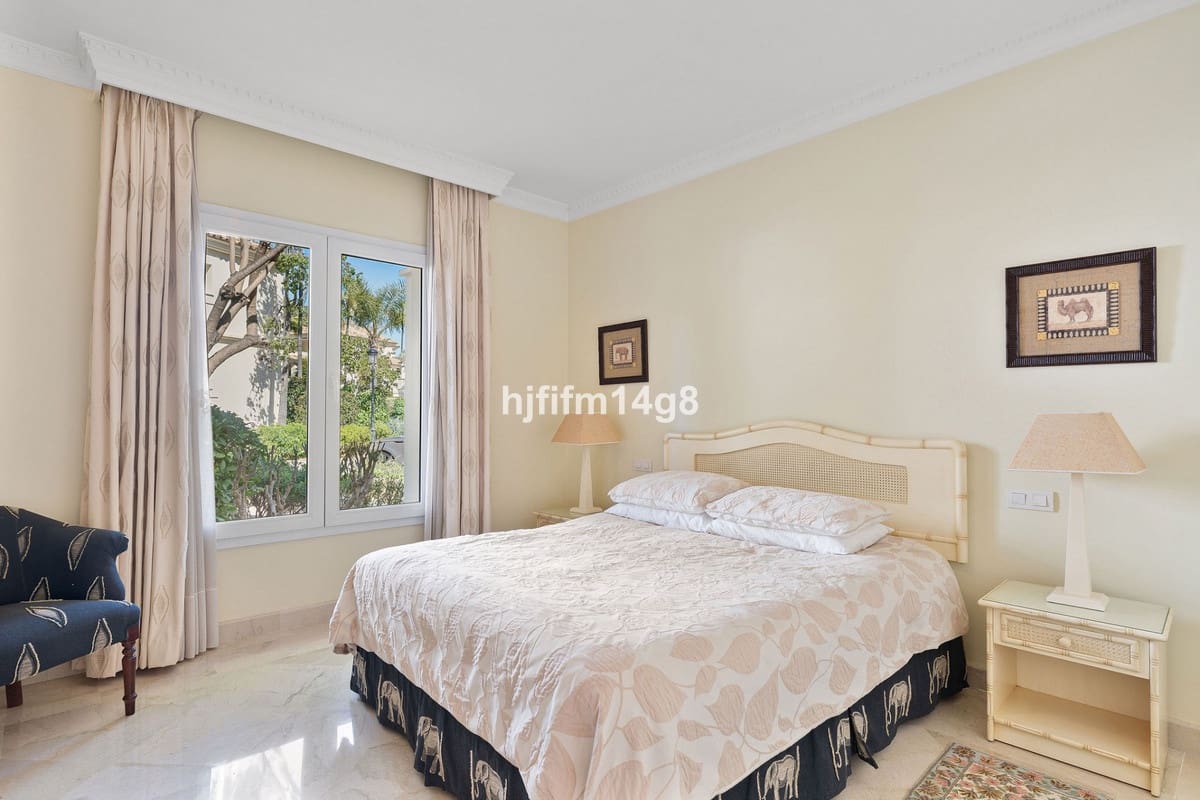 3 soverom Leilighet til salgs i Nueva Andalucia med svømmebasseng - € 1 195 000 (Ref: 9540230)